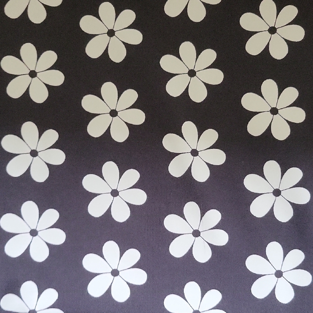Levi's Black and White Floral Slim Fit Crop Top - Picture 4 of 6
